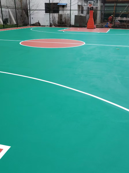 梨林镇 球场长期使用易出现地面开裂